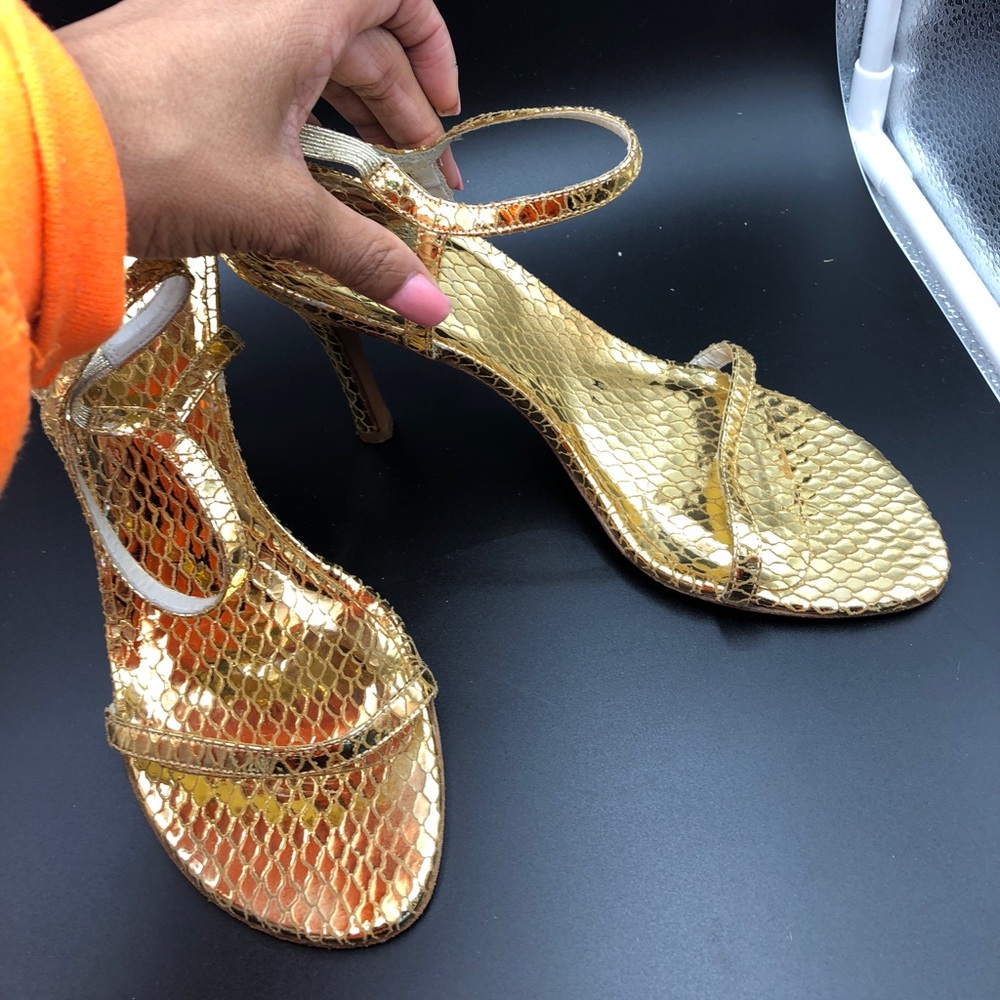 Perfect Stuart Weitzman gold straps pump